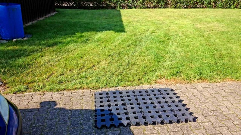 Kunststoff Rasengittersteine ohne Unterbau direkt auf Rasen verlegen