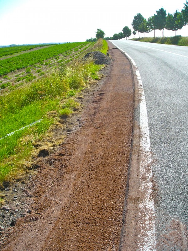 Befestigung Des Seitenstreifen Einer Strae Mit Dem Bodengitter BG50.