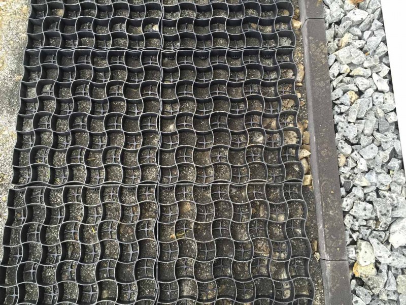 Rasen verstärken & befahrbar machen mit Bodengitter BG50 aus Kunststoff
