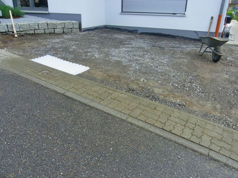 Anlegen einer Kiesfläche im für Parkplätze mit dem Kiesgitter