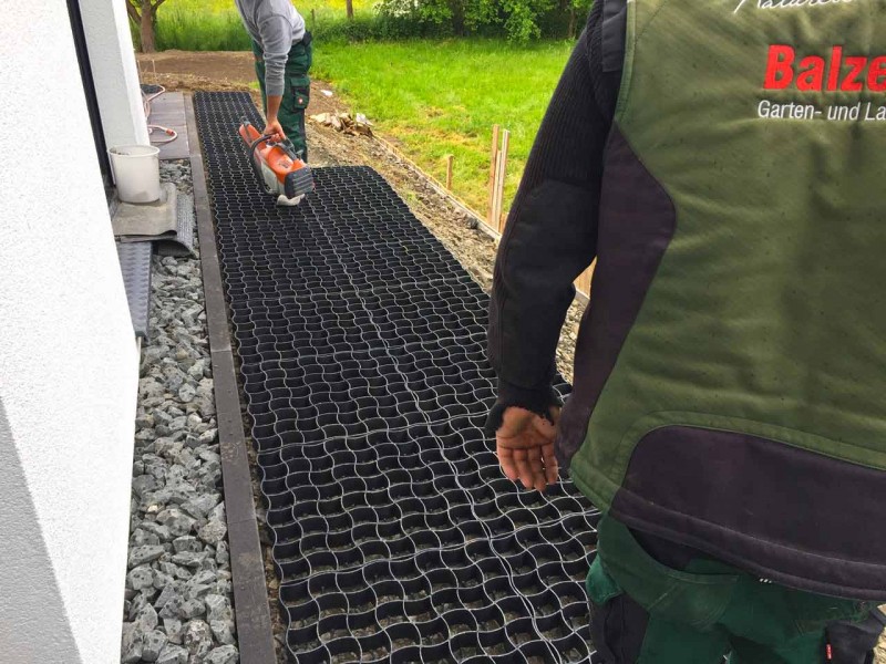 Rasen verstärken & befahrbar machen mit Bodengitter BG50 aus Kunststoff