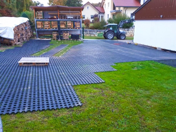 Rasengitterstein RGS35 aus Kunststoff - verlegen, einrtteln, fertig!