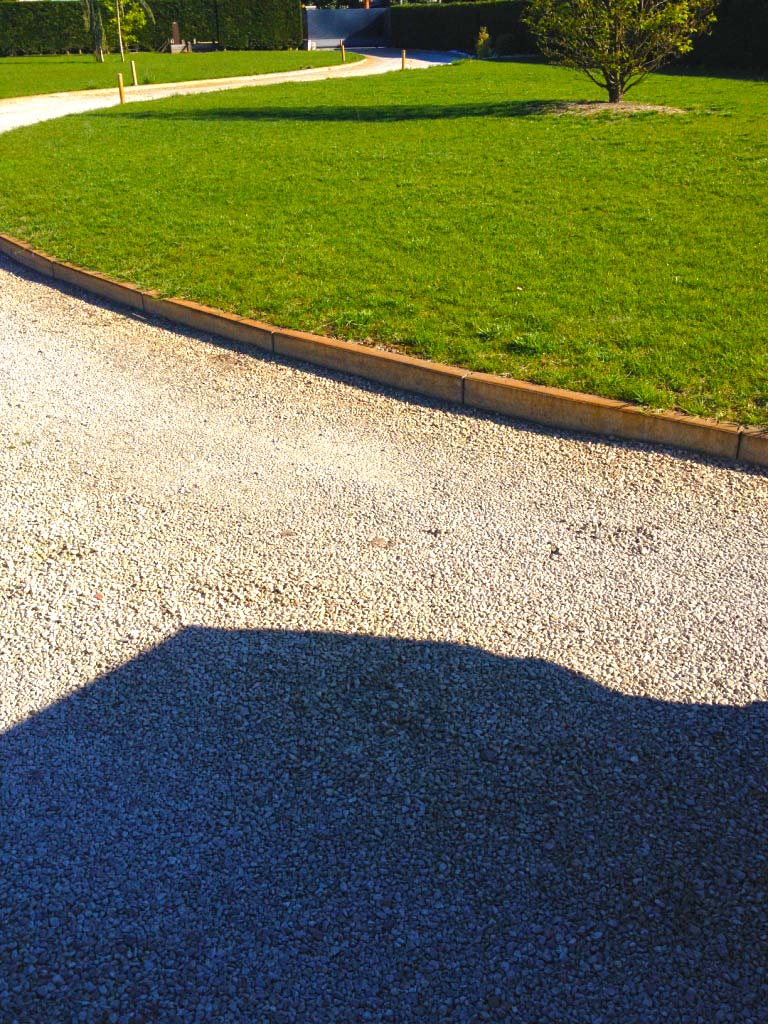Anlegen eines stabilisierten Kiesweg im Garten mit dem Kiesgitter KG30